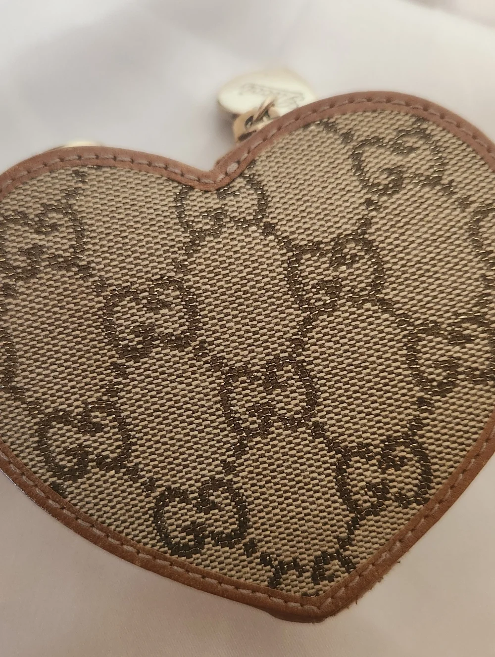 Gucci Zippy Heart Coin Purse - Picture 2 of 6